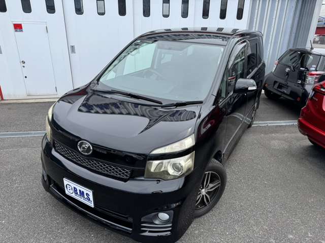 2010 Toyota Voxy – thumbnail 3