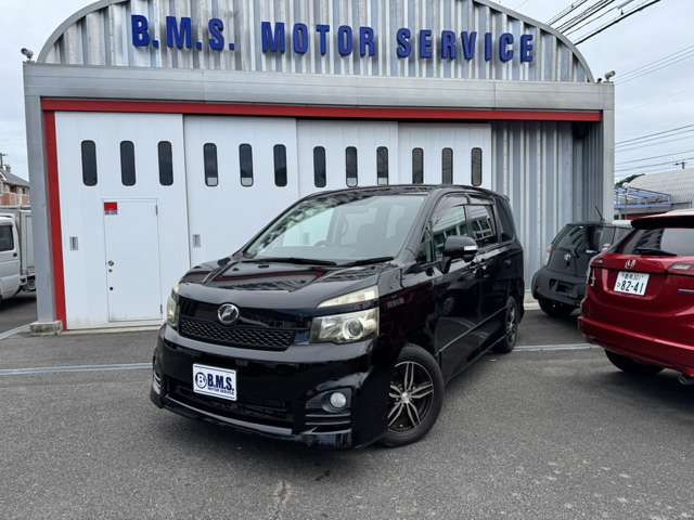 2010 Toyota Voxy – thumbnail 4