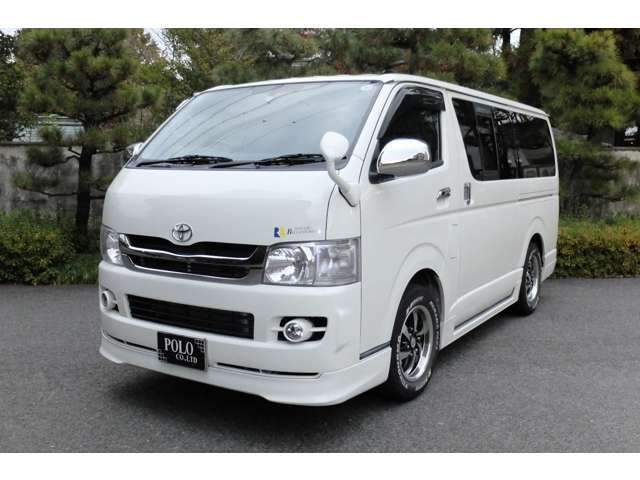 2010 Toyota Regius Ace – thumbnail 2