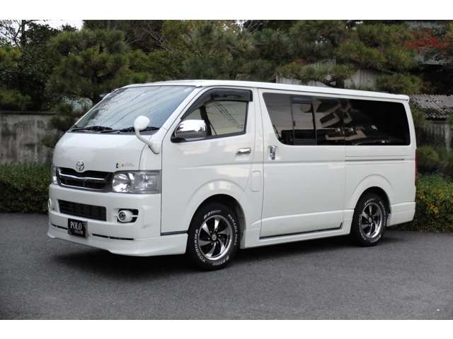 2010 Toyota Regius Ace – thumbnail 3