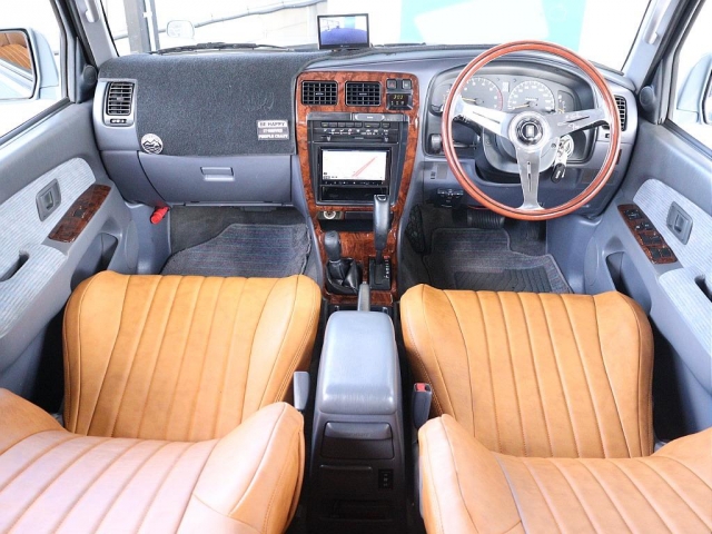 1996 Toyota Hilux Surf – thumbnail 3