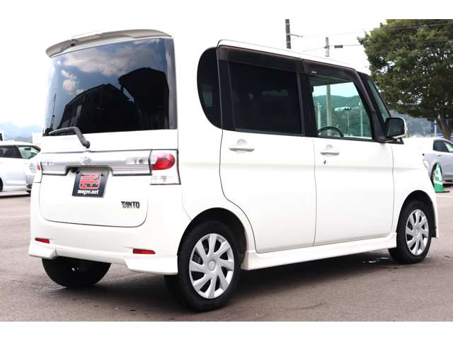 2008 Daihatsu Tanto – thumbnail 3