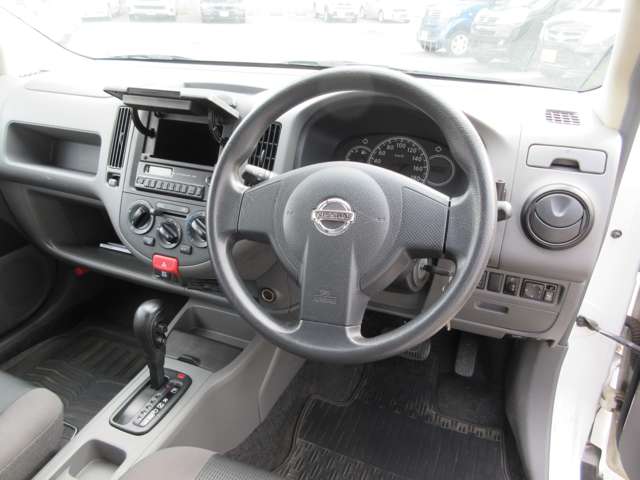 2010 Nissan AD – thumbnail 4