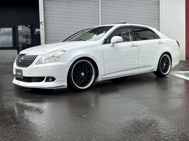 2009 Toyota Crown Majesta – thumbnail 2