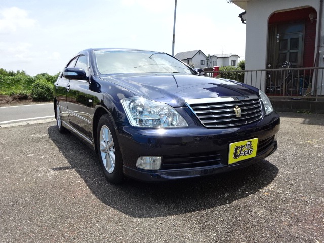 2004 Toyota Crown Royal
