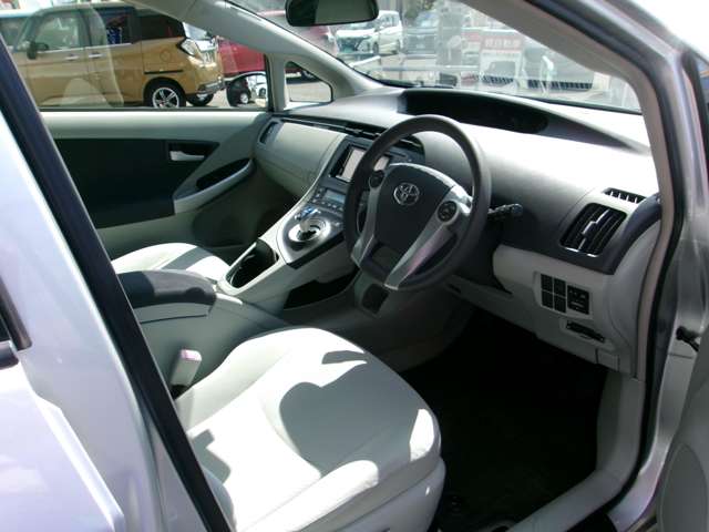 2010 Toyota Prius – thumbnail 2