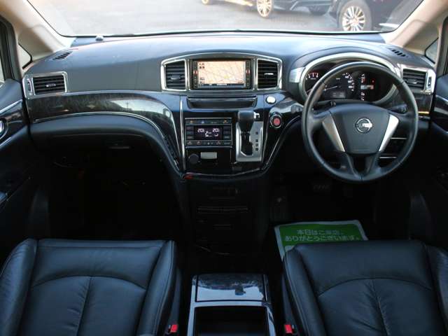 2010 Nissan Elgrand – thumbnail 4