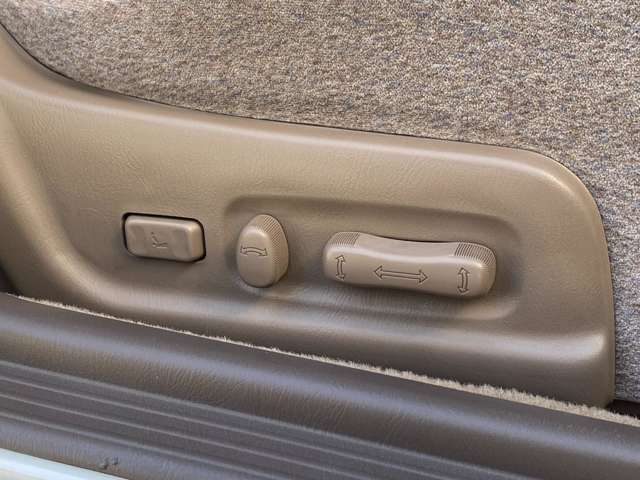 1997 Nissan Gloria – thumbnail 4