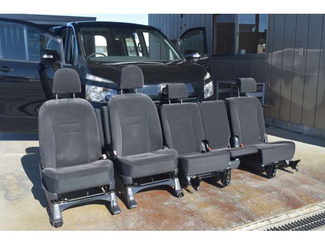 2010 Toyota Voxy – thumbnail 3
