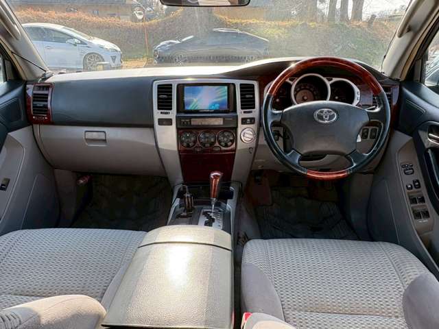 2005 Toyota Hilux Surf – thumbnail 3