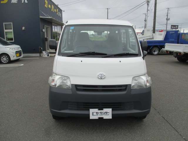 2010 Toyota TownAce Van – thumbnail 2