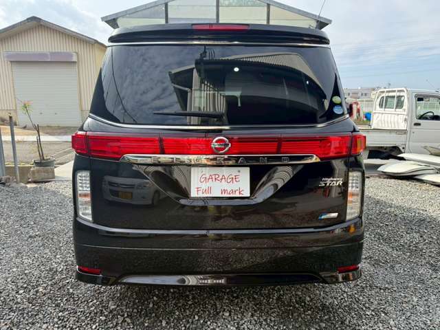 2010 Nissan Elgrand – thumbnail 3