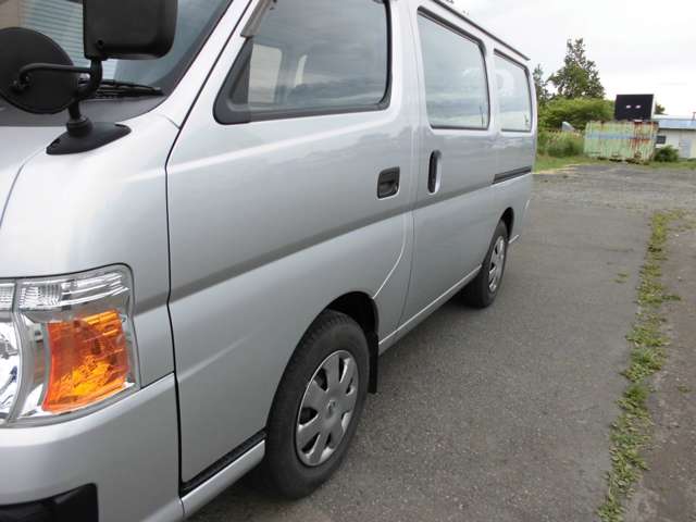 2009 Nissan Caravan – thumbnail 2