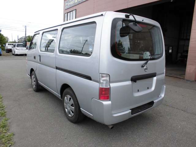 2009 Nissan Caravan – thumbnail 3