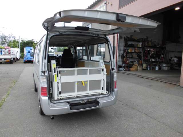 2009 Nissan Caravan – thumbnail 4