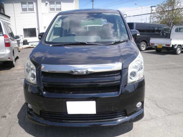 2008 Toyota Noah – thumbnail 2