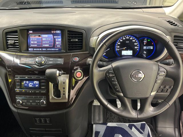 2010 Nissan Elgrand – thumbnail 2