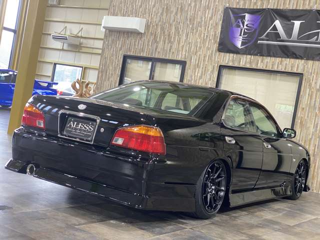 1998 Nissan Laurel – thumbnail 2