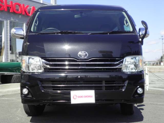 2010 Toyota Hiace – thumbnail 2