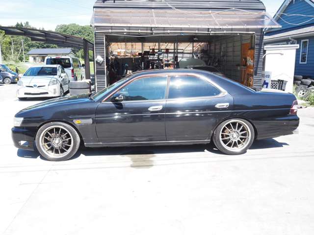 2002 Nissan Laurel – thumbnail 3