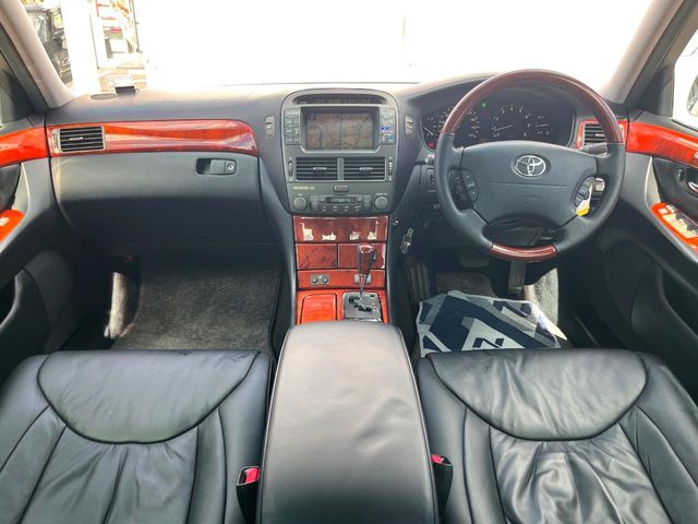 2004 Toyota Celsior – thumbnail 2