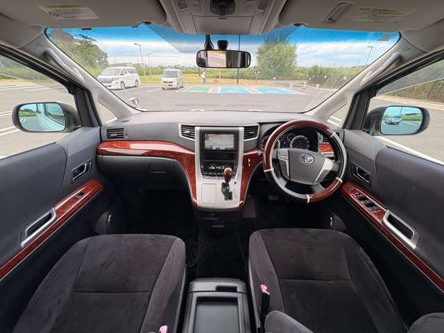 2009 Toyota Vellfire – thumbnail 3