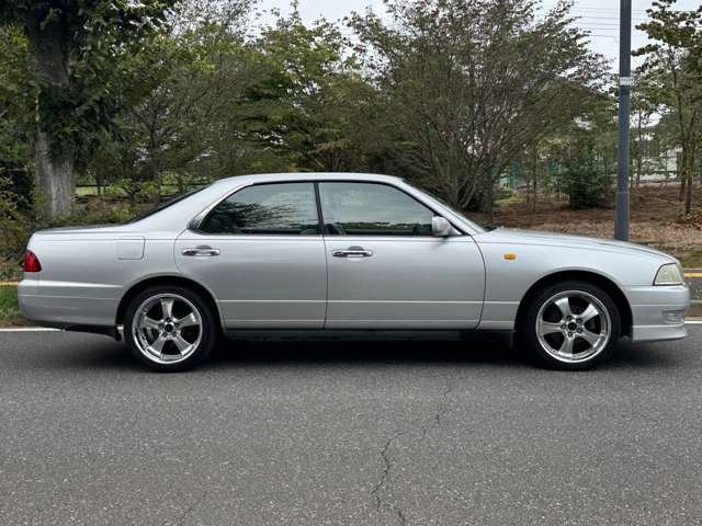 1996 Nissan Leopard – thumbnail 2
