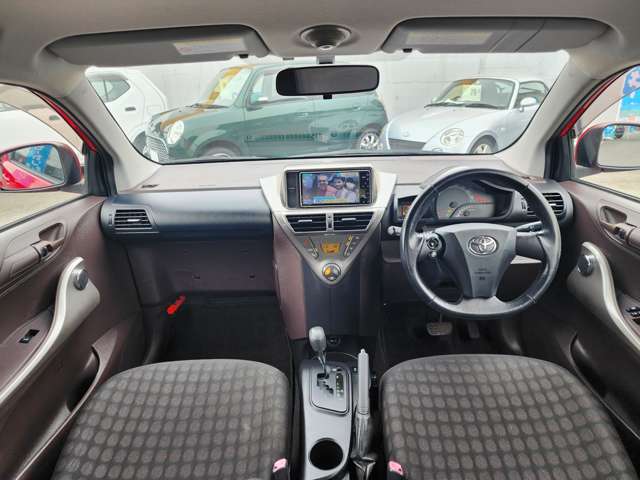 2009 Toyota iQ – thumbnail 3