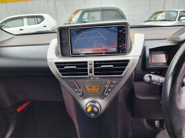 2009 Toyota iQ – thumbnail 4