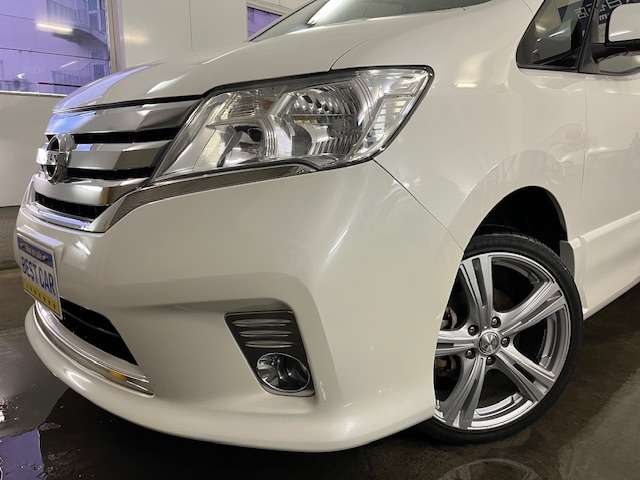 2010 Nissan Serena – thumbnail 2