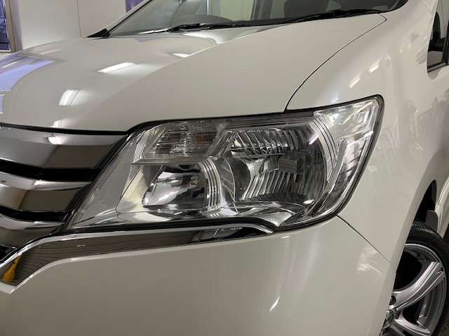 2010 Nissan Serena – thumbnail 3