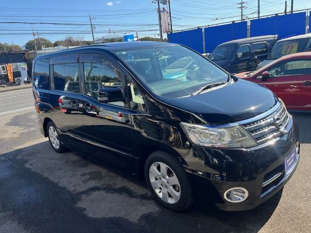 2009 Nissan Serena – thumbnail 2