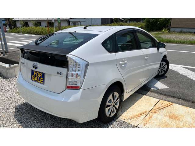 2010 Toyota Prius – thumbnail 2