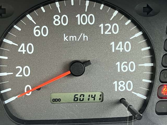 2001 Nissan Sunny – thumbnail 2