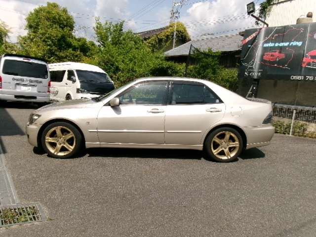 2004 Toyota Altezza – thumbnail 4