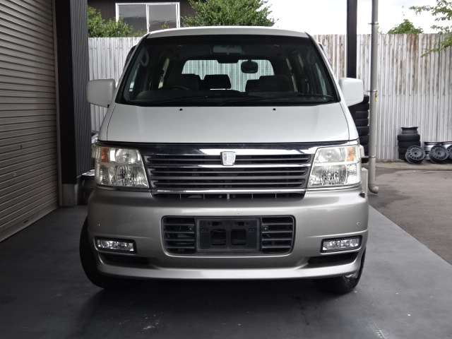 2000 Nissan Elgrand – thumbnail 2