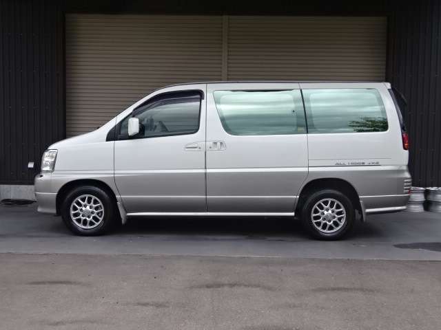2000 Nissan Elgrand – thumbnail 3