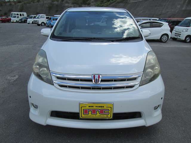 2010 Toyota Isis – thumbnail 2