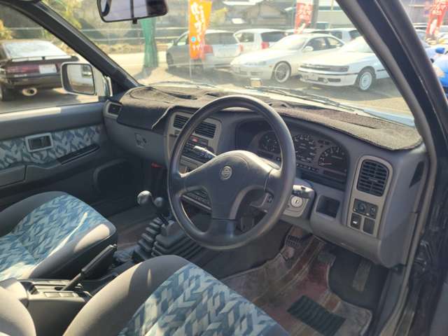 1995 Nissan Terrano – thumbnail 4