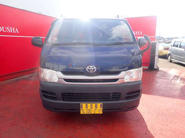 2010 Toyota Hiace – thumbnail 2