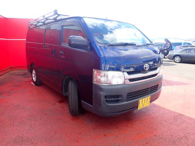 2010 Toyota Hiace – thumbnail 3