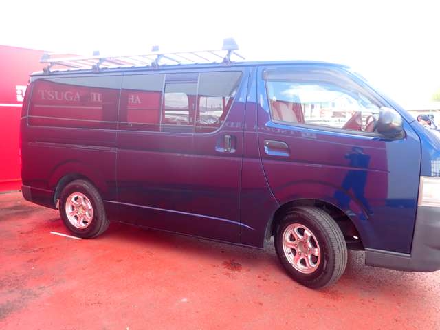 2010 Toyota Hiace – thumbnail 4