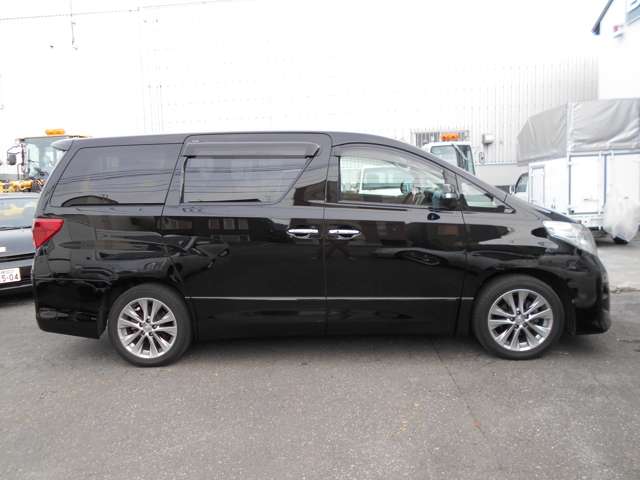 2010 Toyota Alphard – thumbnail 4