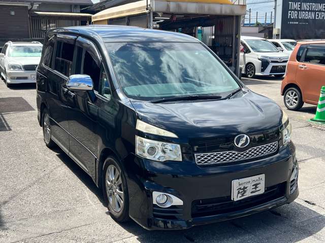 2011 Toyota Voxy – thumbnail 3