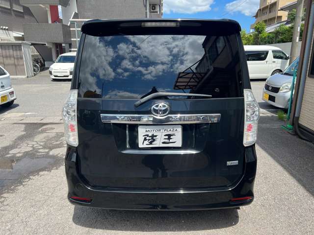 2011 Toyota Voxy – thumbnail 4
