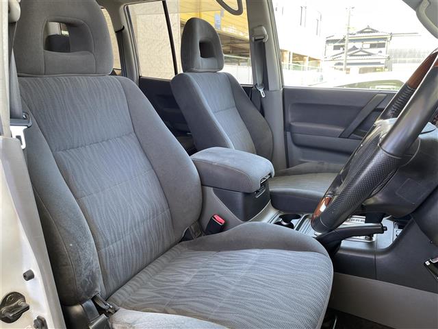 2003 Mitsubishi Pajero – thumbnail 2