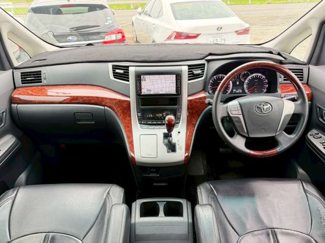 2010 Toyota Vellfire – thumbnail 4