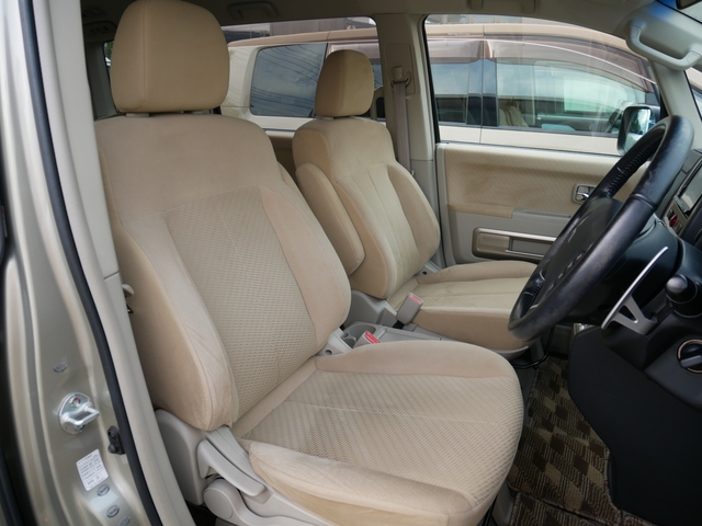 2009 Mitsubishi Delica D:5 – thumbnail 2