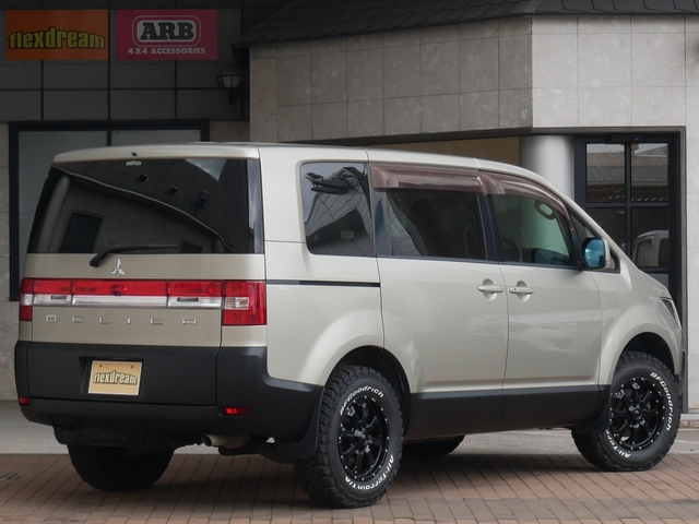 2009 Mitsubishi Delica D:5 – thumbnail 3