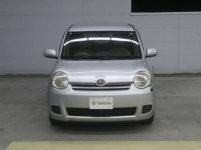 2009 Toyota Sienta – thumbnail 2